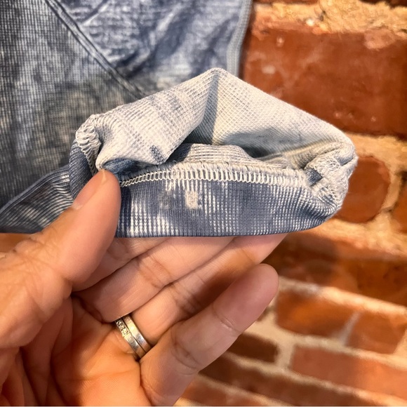 Lululemon Ebb to Train Tight Wash White / Black / Luna Size 4 - Picture 4 of 5